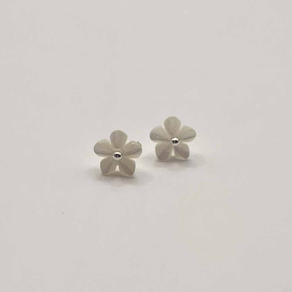 Sterling Silver - Mother of Pearl Daisy Stud