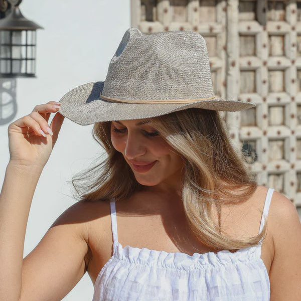 Hats:FSH2513
Natural Gold
Cowgirl hat with baby
sequin detail