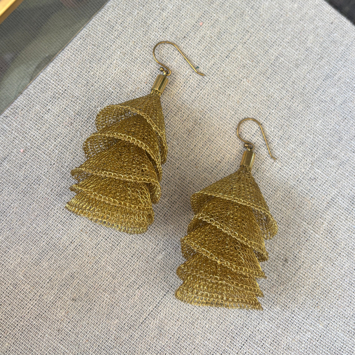 mesh 5 cone gold earrings