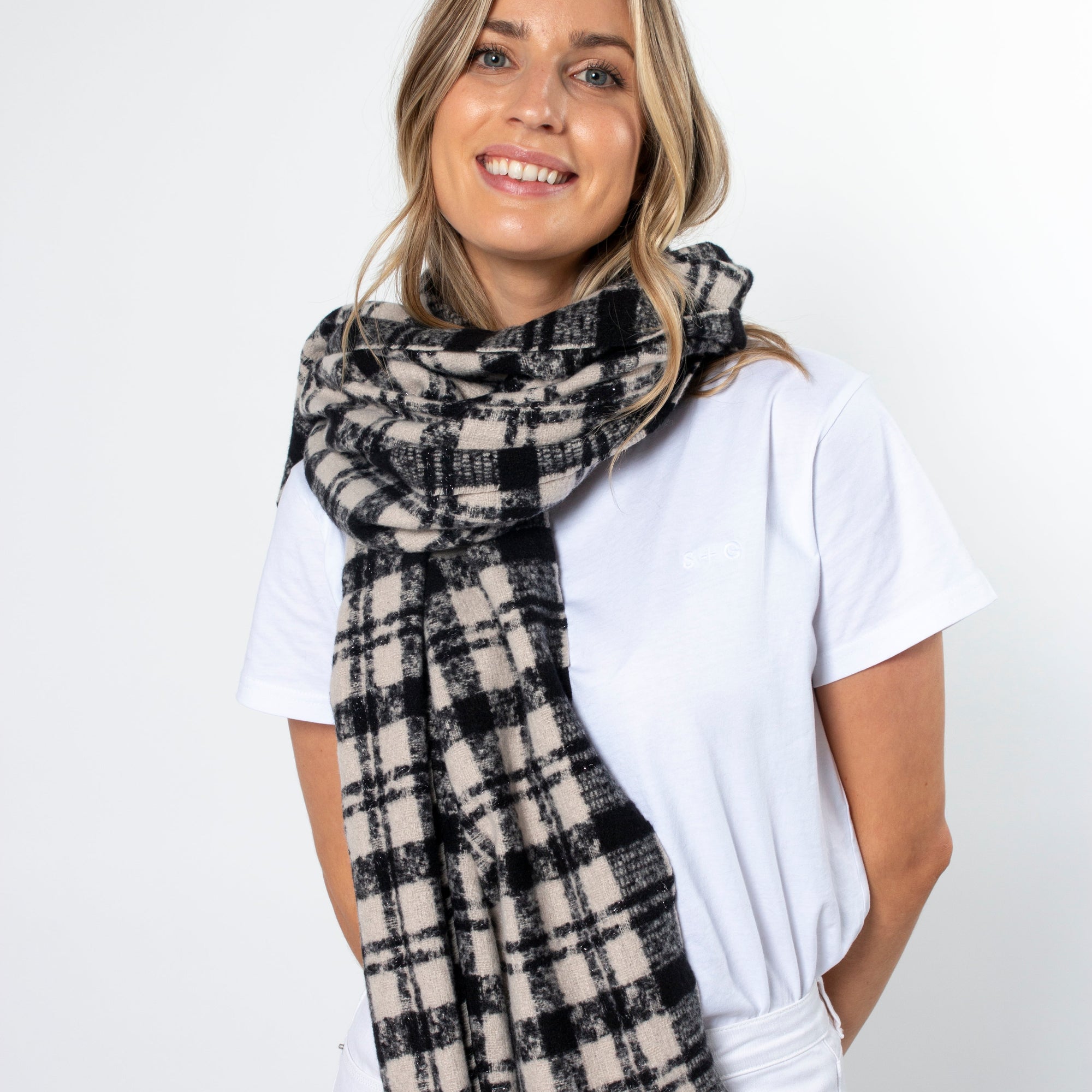 S + G Scarf - Criss Cross | Black and White