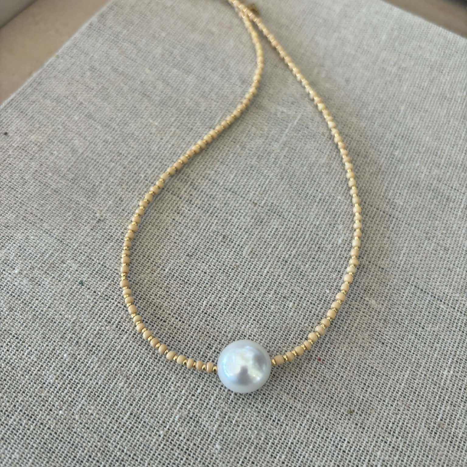 caramel bead necklace with 1 pearl