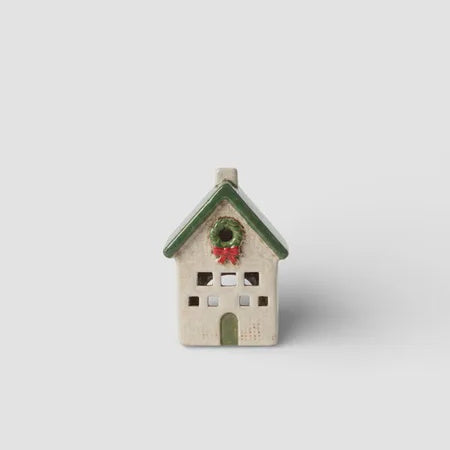 Christmas - Nordgard Cottage with Bow Wreath