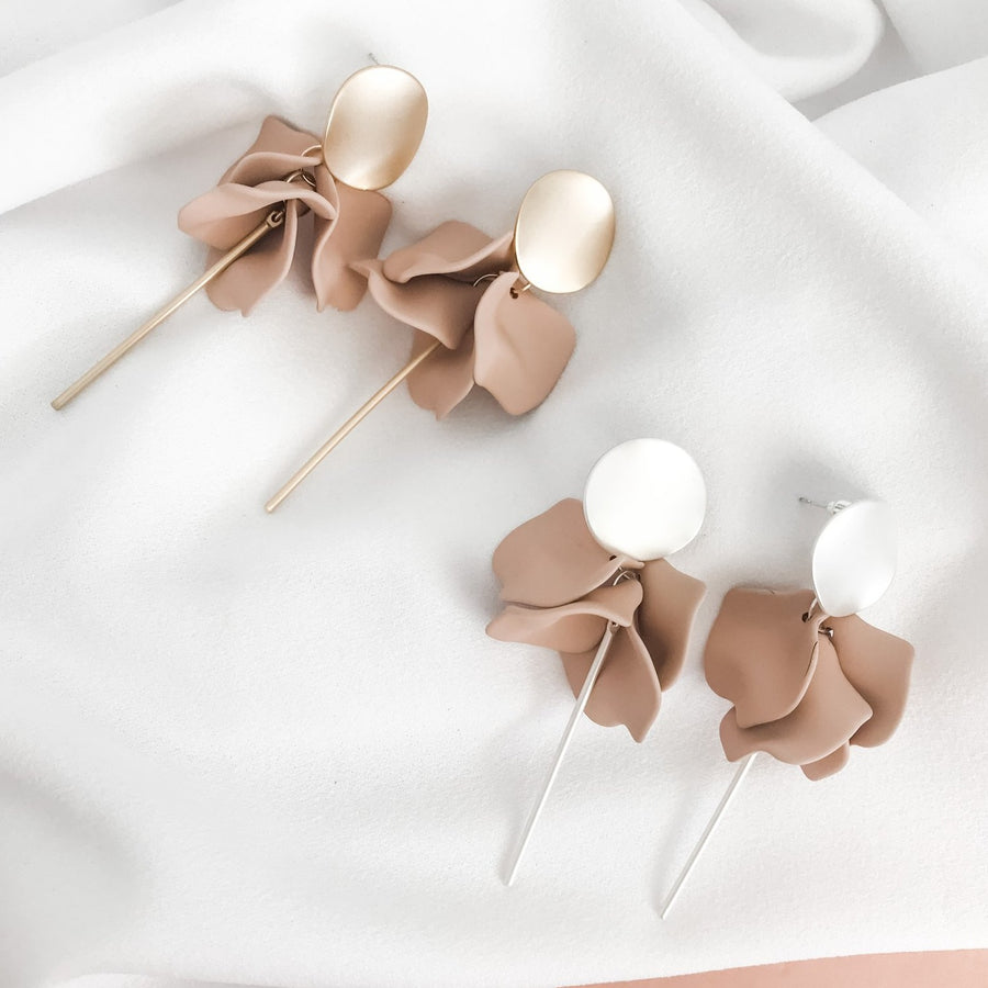 Flora Dangles Earrings - Nude