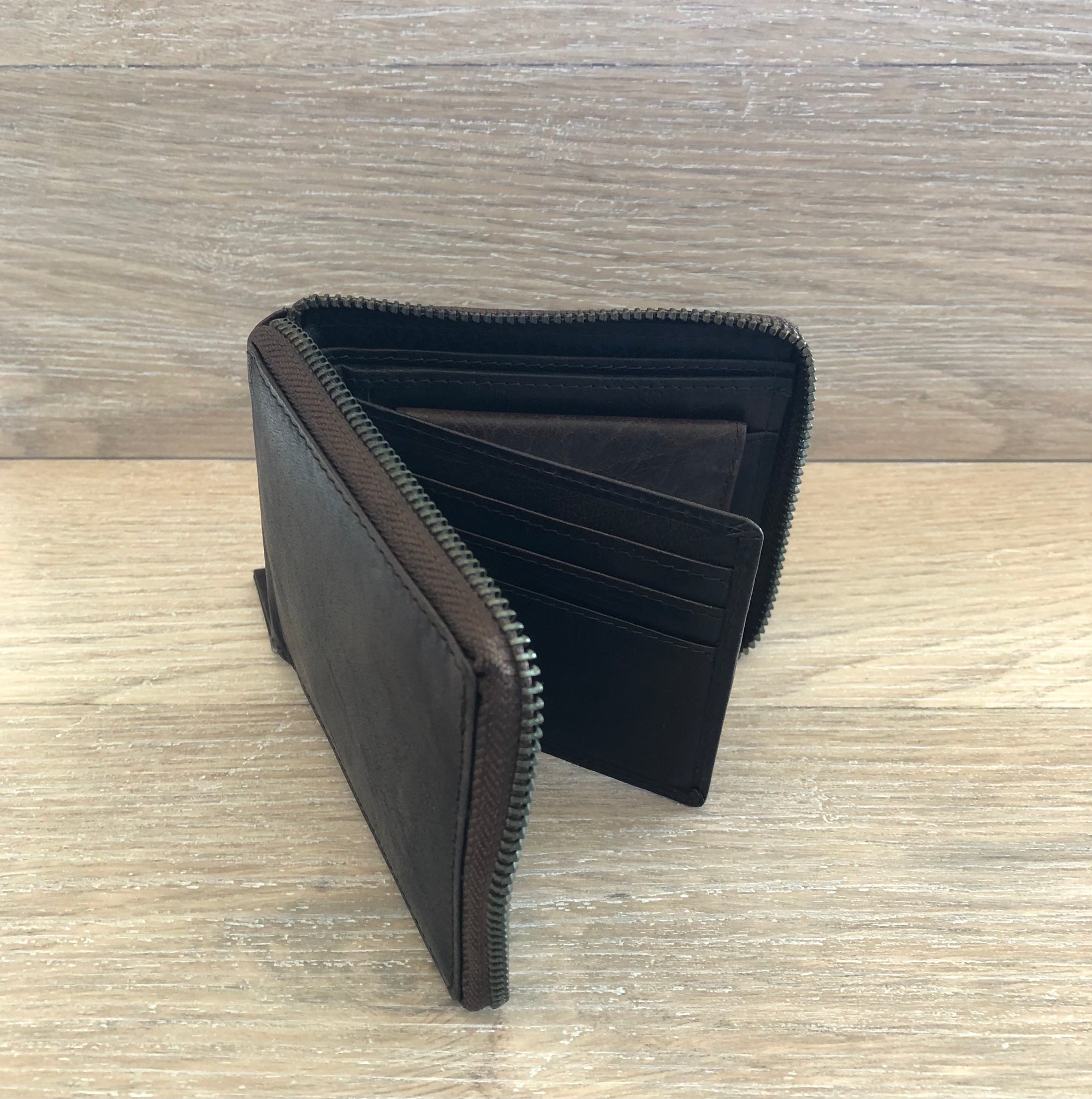 Leather Wallet - Aris Brown | Shelf home and gifts