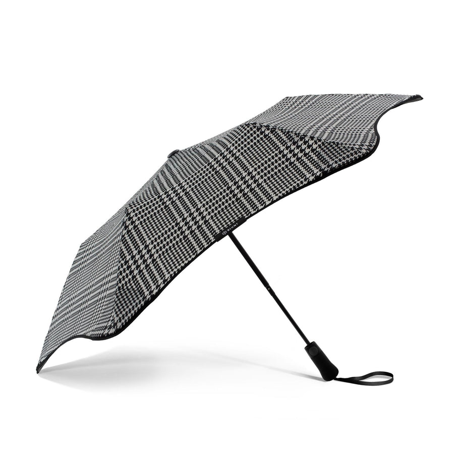Blunt umbrella houndstooth side view