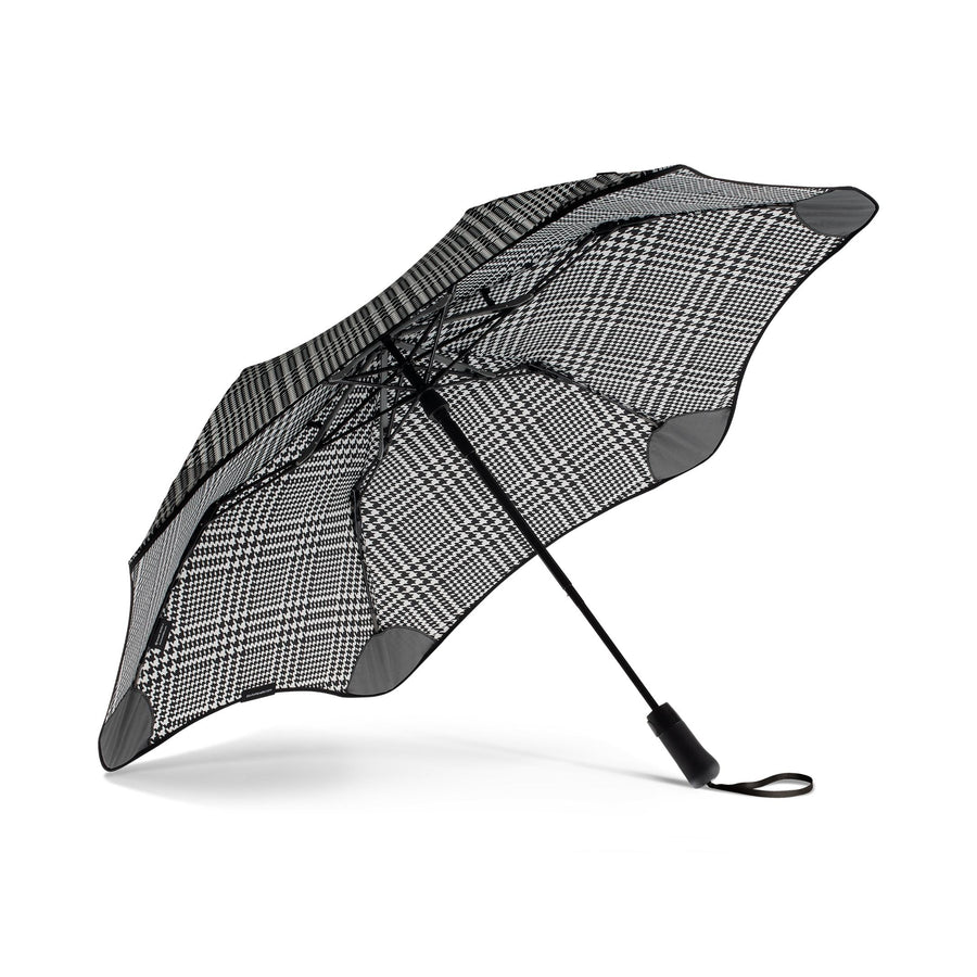 Blunt umbrella houndstooth under view