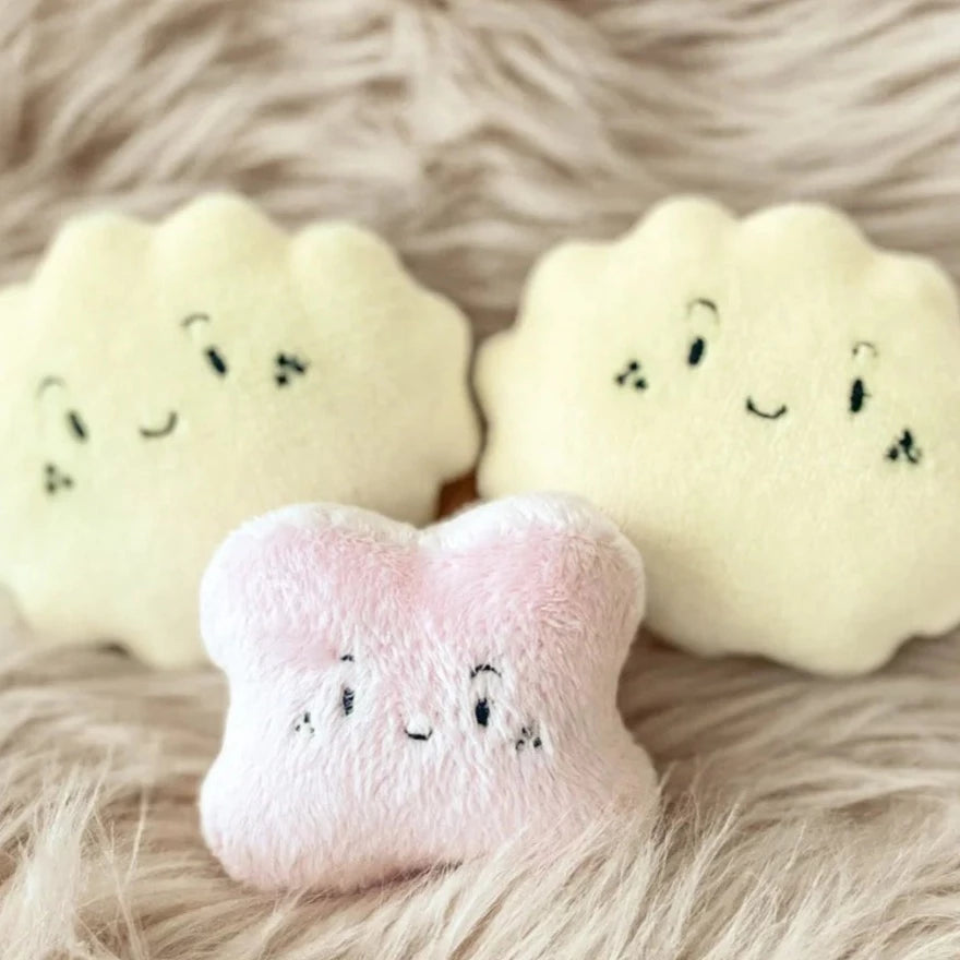 kiss co hide and seek cuddles 